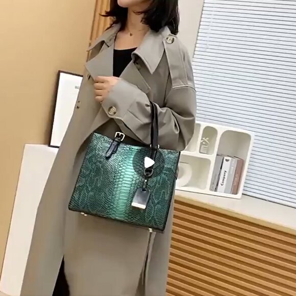 NWOT 3-Piece Croc-Embossed Handbag Set Faux Leather Tote, Crossbody & Wallet - Picture 2 of 3